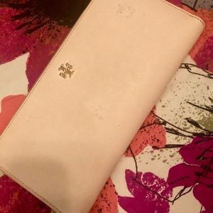 Tory Burch wallet .